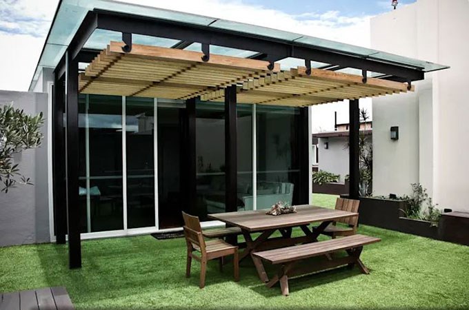 Lưu ý lắp đặt giàn Pergola gỗ nhựa ngoài trời