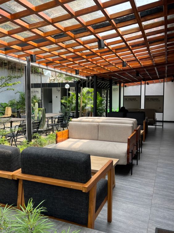 Mẫu thiết kế lam gỗ nhựa ngoài trời cho quán cà phê 