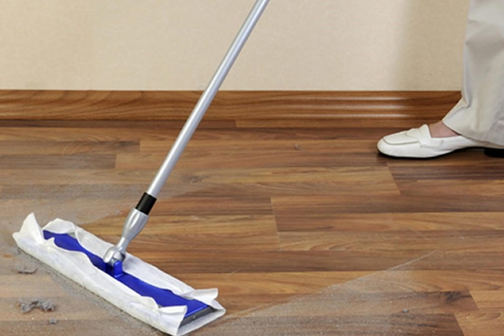 Hướng dẫn vệ sinh sàn nhựa nội thất đúng cách 
