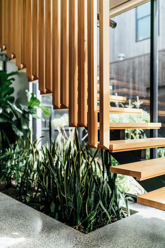 Mẫu lam nhựa giả gỗ trang trí cầu thang
