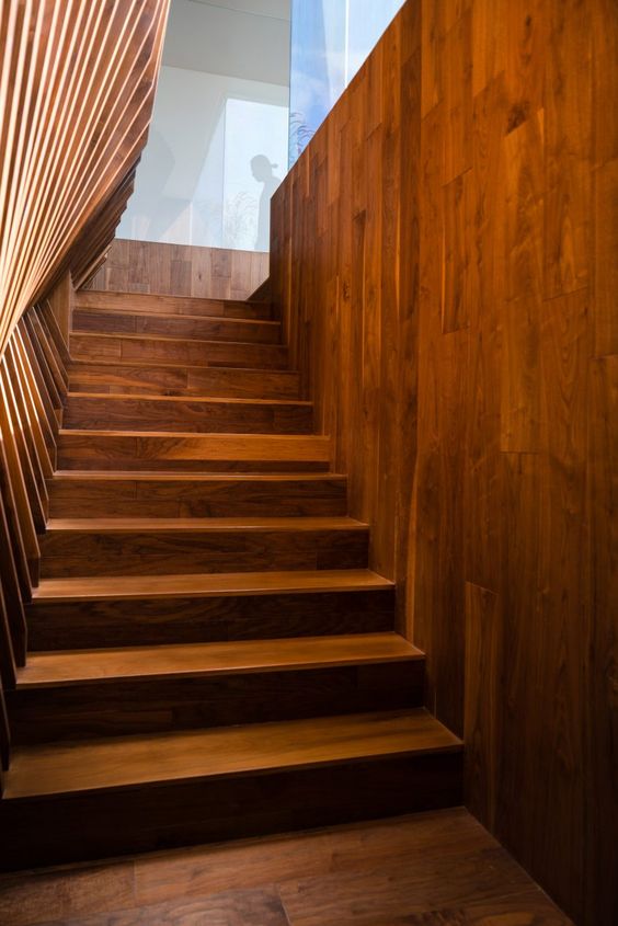 Mẫu lam nhựa giả gỗ trang trí cầu thang
