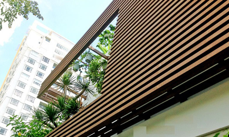 Mẫu lam gỗ nhựa màu Coffee ngoài trời siêu đẹp 