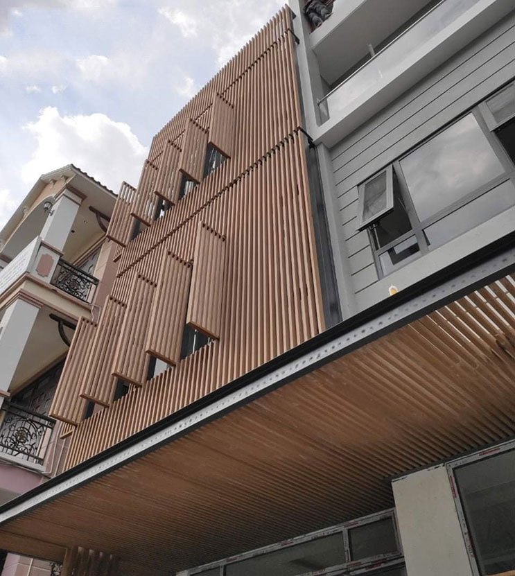 Mẫu lam gỗ nhựa màu Coffee ngoài trời siêu đẹp 