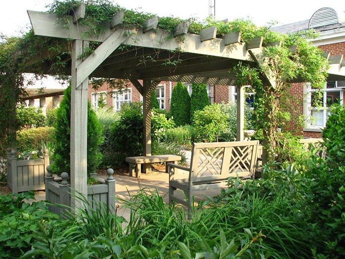 Lưu ý lắp đặt giàn Pergola gỗ nhựa ngoài trời