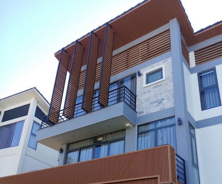 Lam nhựa hộp chắn nắng mặt tiền, mái che hiện đại sang trọng