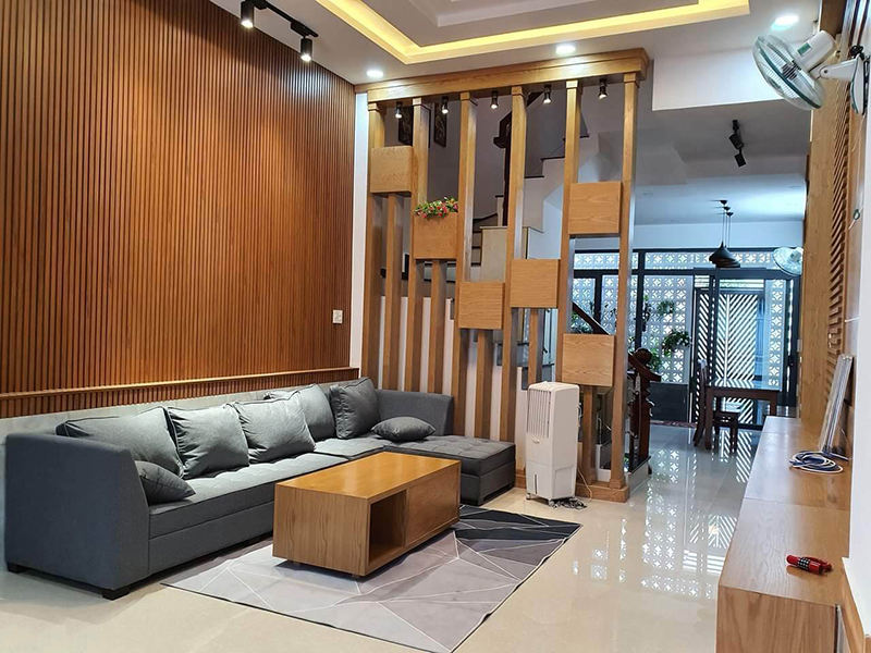 Thanh lam hộp làm vách ngăn phòng khách và bếp bằng nhựa gỗ